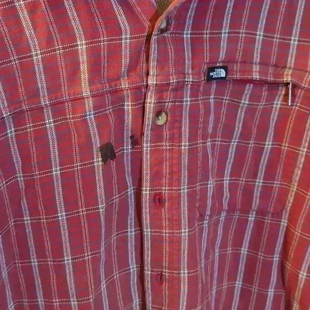 The North Face button up shirt, red and white, size medium - Picture 4 of 7